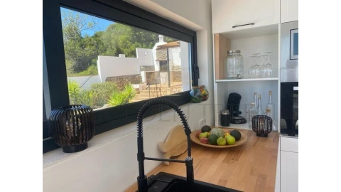 Moradia T3 para Venda em Santa Barbara de Nexe