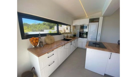 Moradia T3 para Venda em Santa Barbara de Nexe
