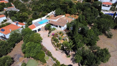 Moradia T3 para Venda em Santa Barbara de Nexe