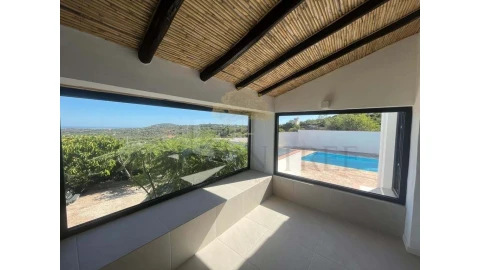 Moradia T3 para Venda em Santa Barbara de Nexe