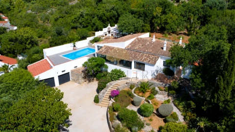 Moradia T3 para Venda em Santa Barbara de Nexe