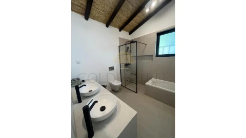 Moradia T3 para Venda em Santa Barbara de Nexe
