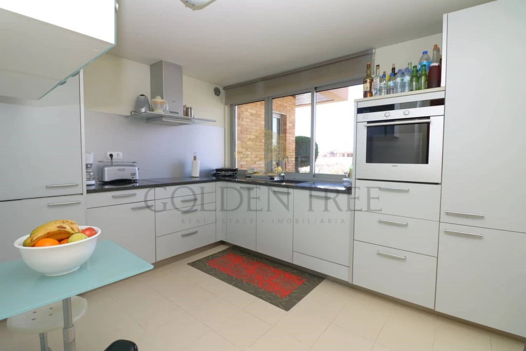 Apartamento T2 para Venda em Quarteira Foto 9