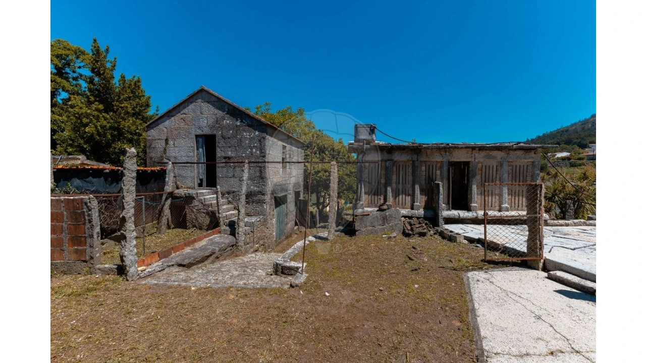 Moradia T3 para Venda em Lanhelas Foto 10