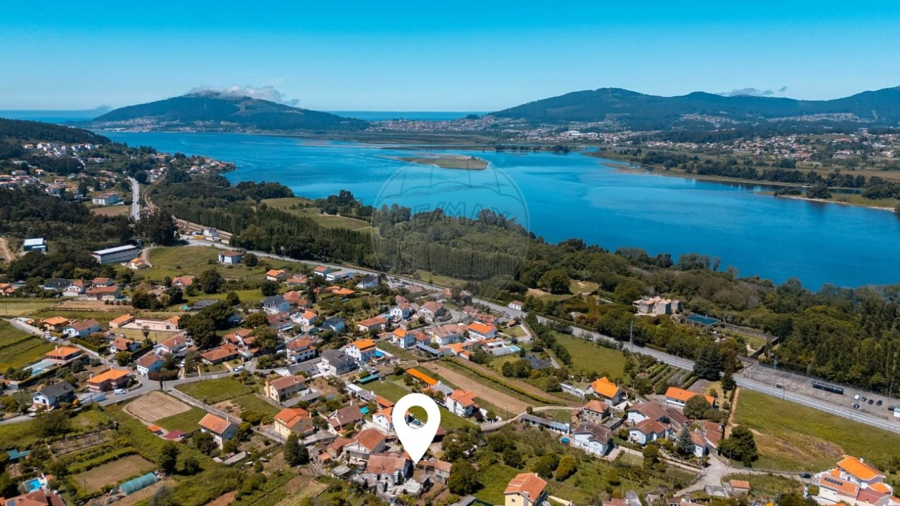 Moradia T3 para Venda em Lanhelas Foto 1