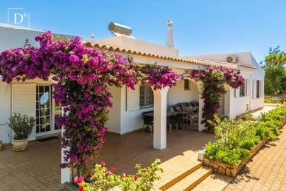 Moradia T4 para Venda em Albufeira e Olhos de Água