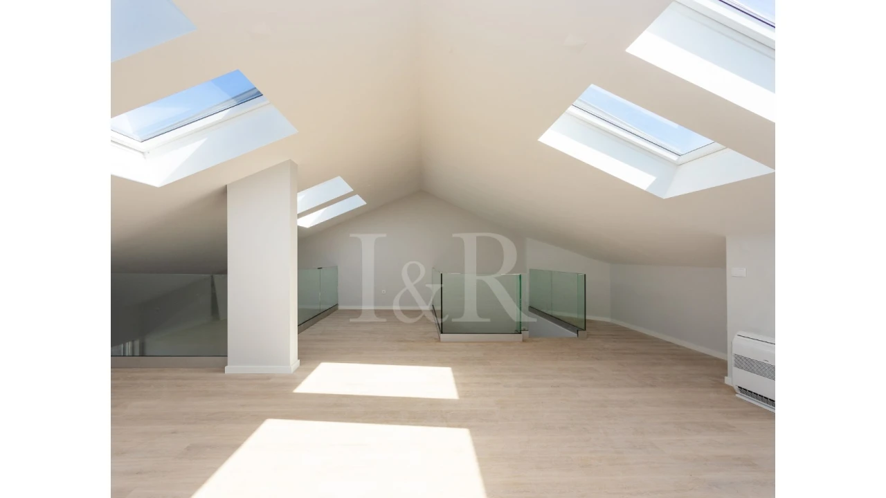 Apartamento T3 para Venda em Carcavelos e Parede Foto 5