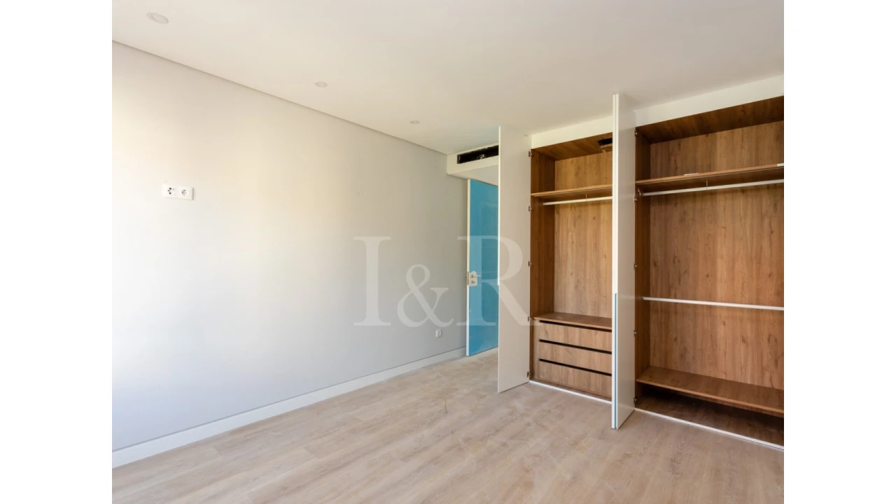 Apartamento T3 para Venda em Carcavelos e Parede Foto 10