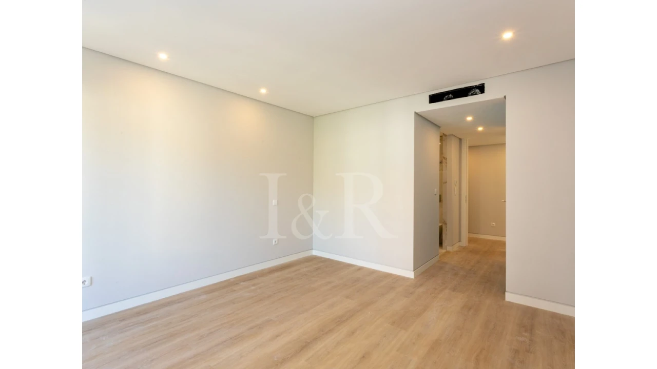 Apartamento T3 para Venda em Carcavelos e Parede Foto 13