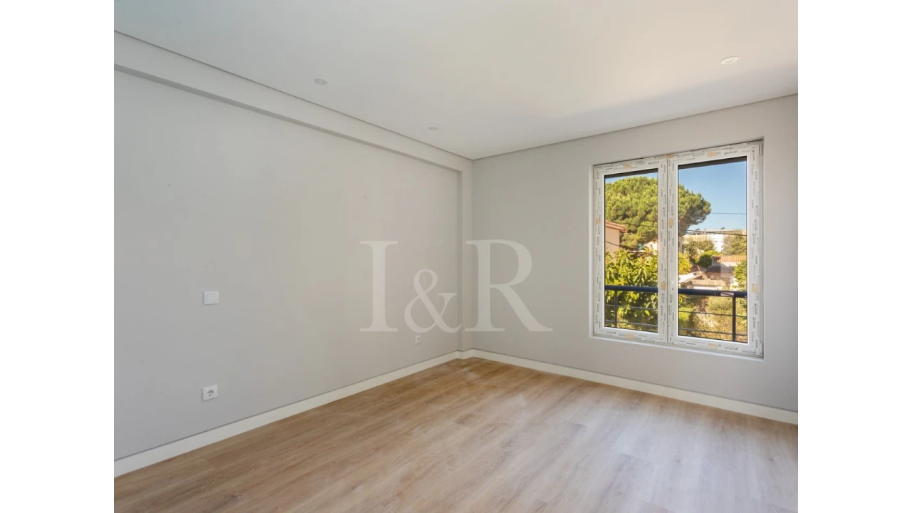 Apartamento T3 para Venda em Carcavelos e Parede Foto 16