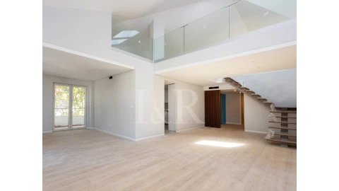 Apartamento T3 para Venda em Carcavelos e Parede