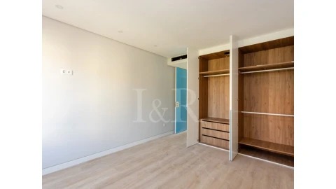 Apartamento T3 para Venda em Carcavelos e Parede