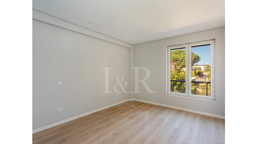 Apartamento T3 para Venda em Carcavelos e Parede Foto 16