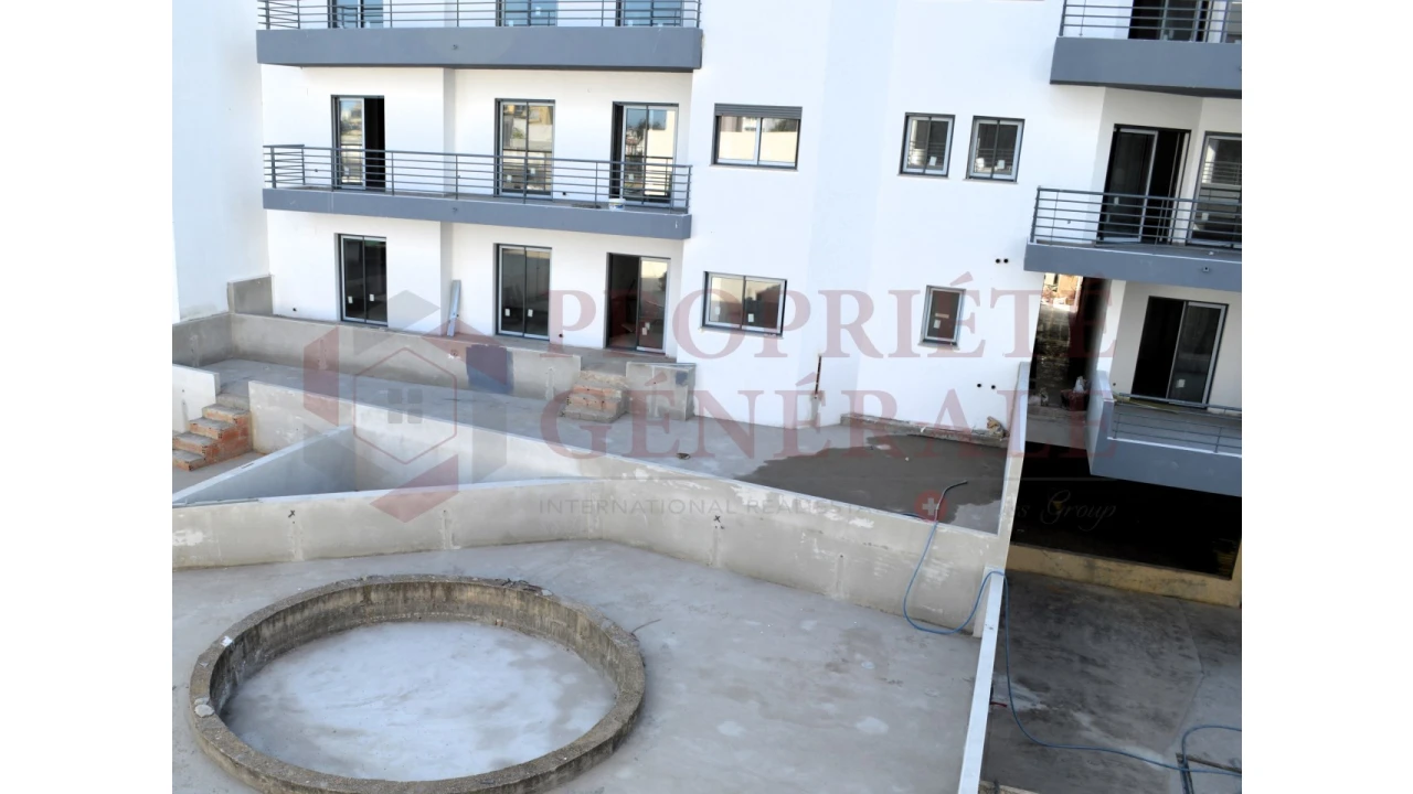 Apartamento T1 para Venda em Quelfes Foto 7