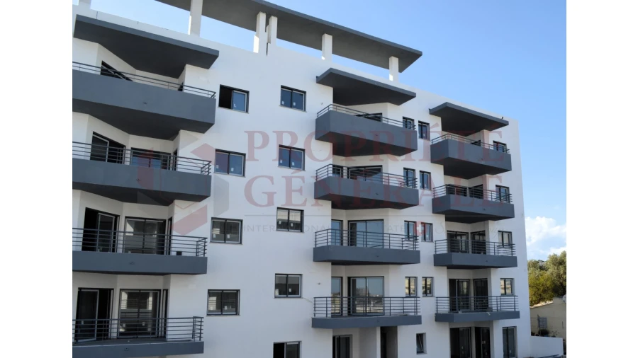 Apartamento T1 para Venda em Quelfes Foto 9