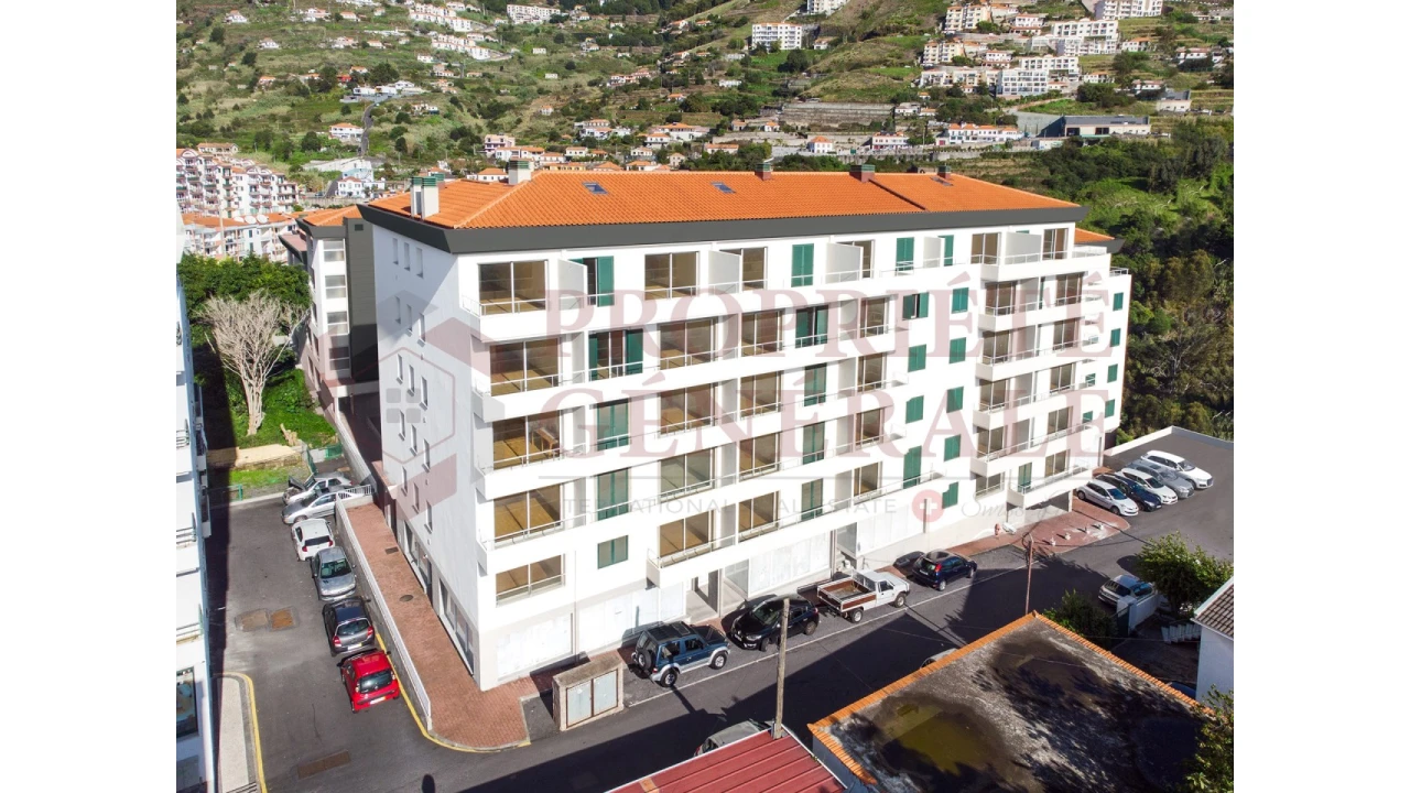 Loja para Venda em Caniço Foto 1