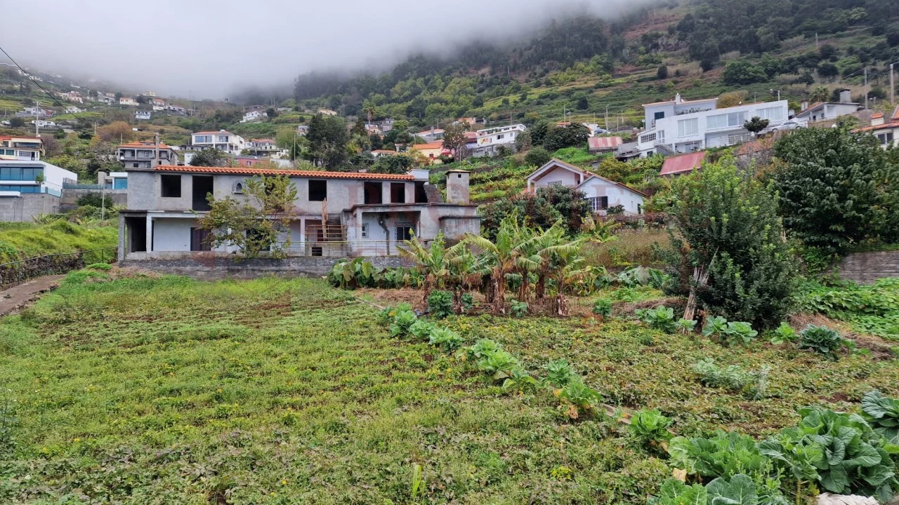 Moradia T2 para Venda em Estreito da Calheta Foto 1