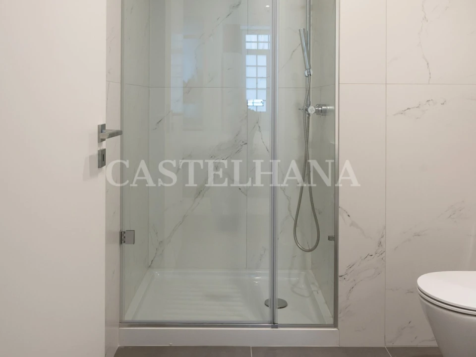 Apartamento T2 para Venda em Cedofeita, Santo Ildefonso, Sé, Miragaia, São Nicolau e Vitória Foto 3