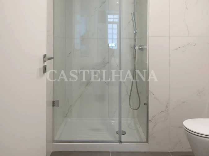 Apartamento T2 para Venda em Cedofeita, Santo Ildefonso, Sé, Miragaia, São Nicolau e Vitória Foto 3