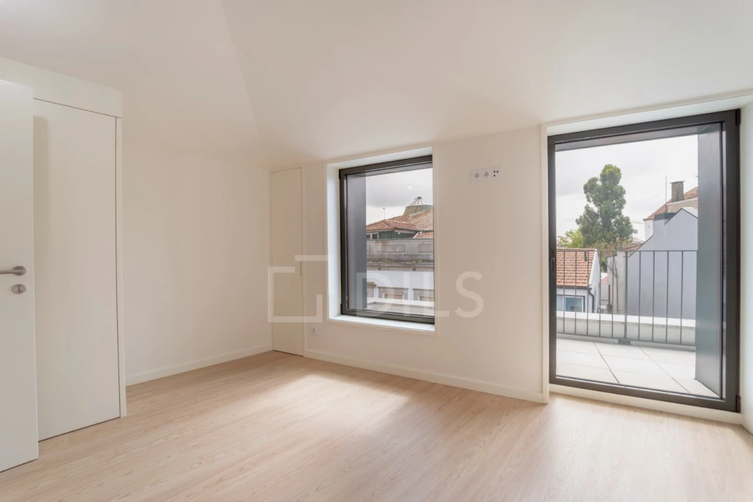 Apartamento T2 para Venda em Lordelo do Ouro e Massarelos Foto 7