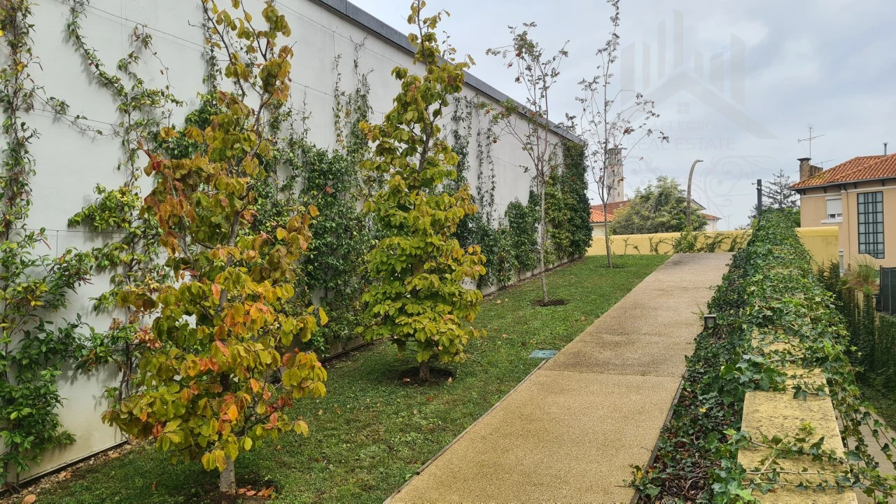 Moradia T4 para Venda em Paranhos Foto 30