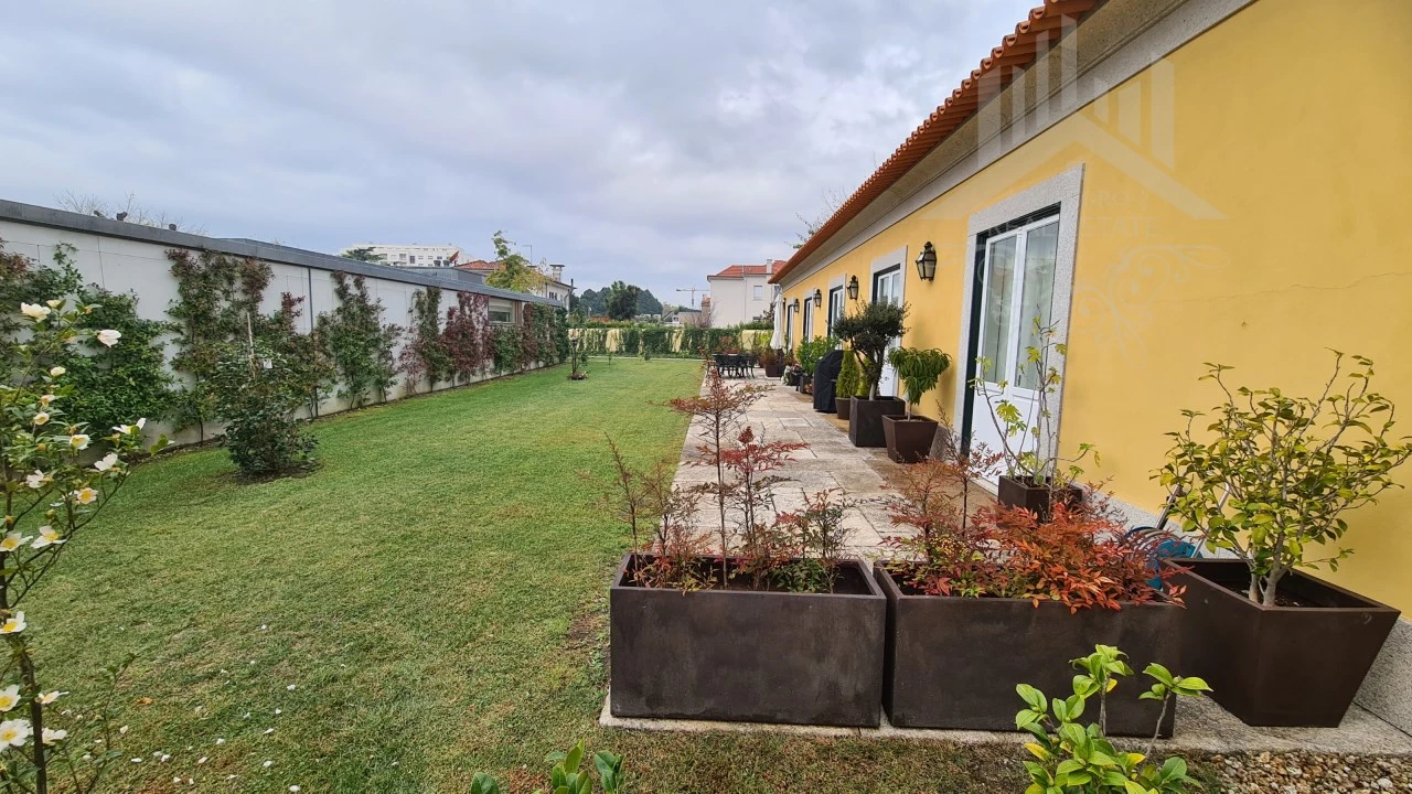 Moradia T4 para Venda em Paranhos Foto 10