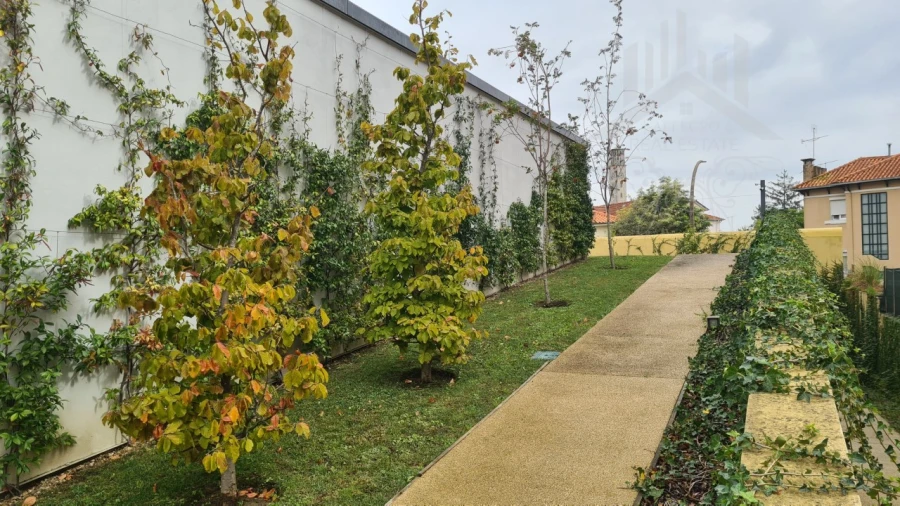 Moradia T4 para Venda em Paranhos Foto 30