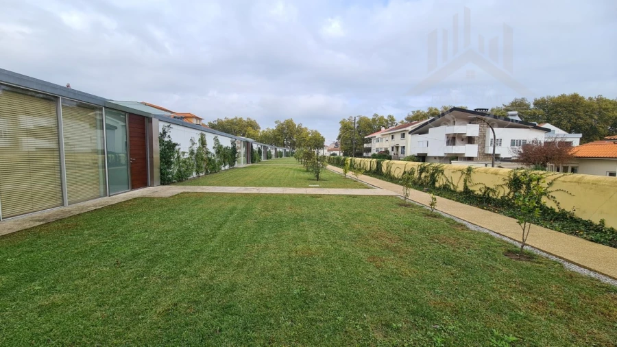 Moradia T4 para Venda em Paranhos Foto 15