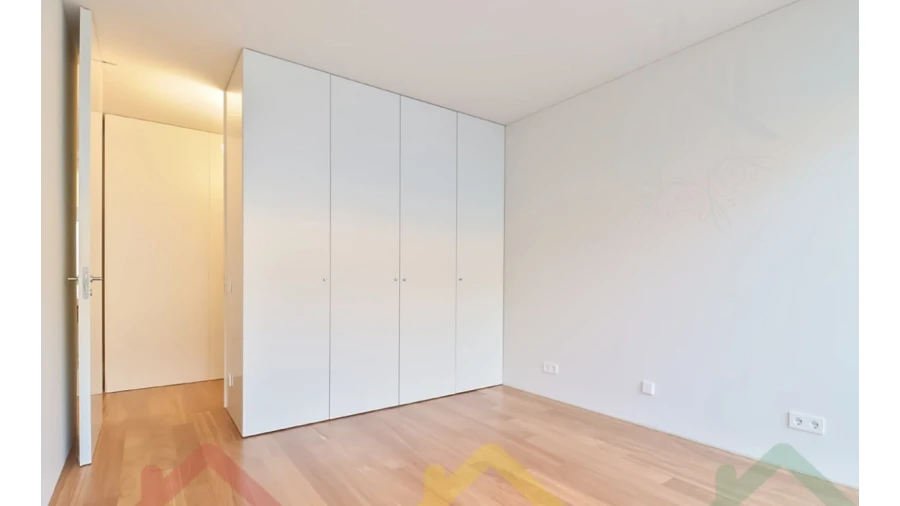 Moradia T5 para Venda em Paranhos Foto 36