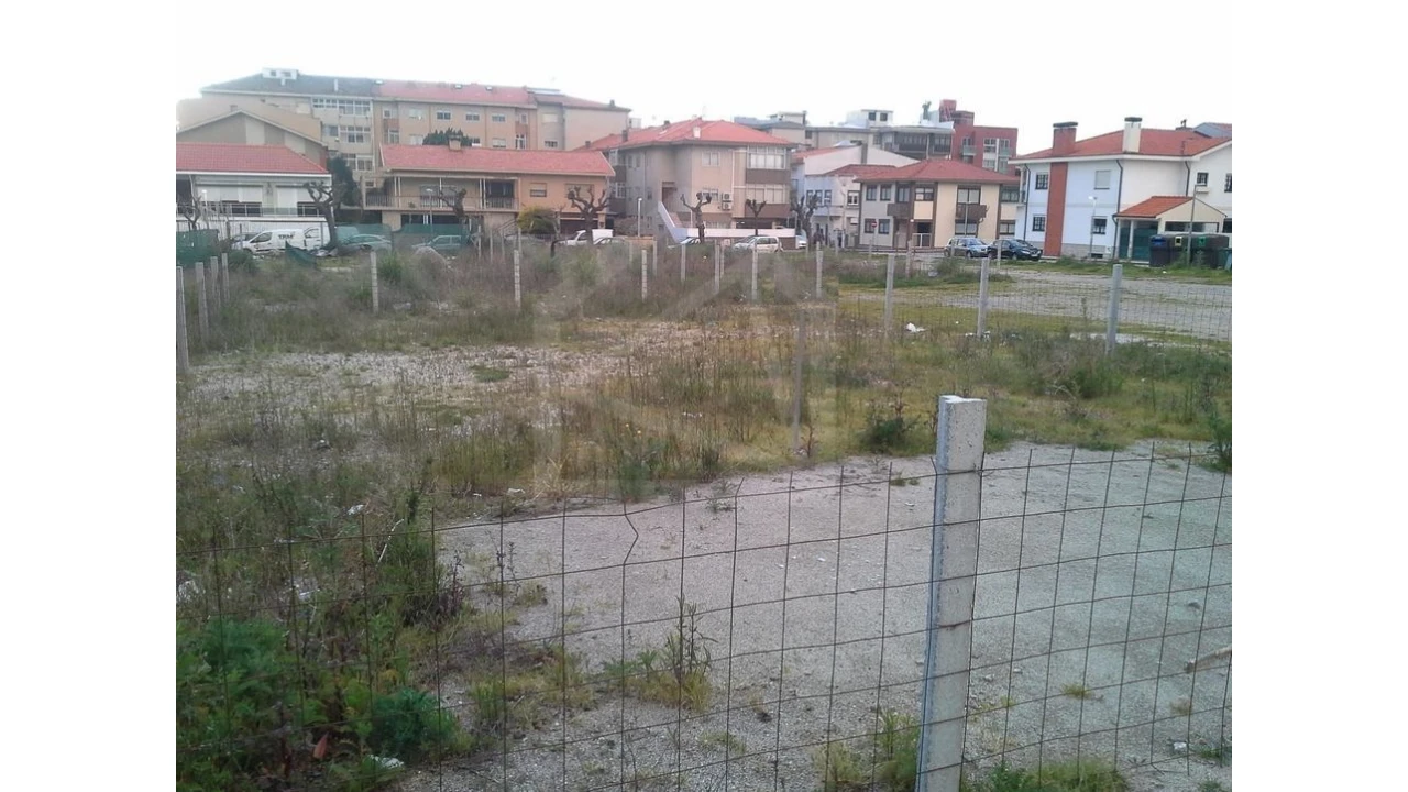 Terreno para Venda em Espinho Foto 4