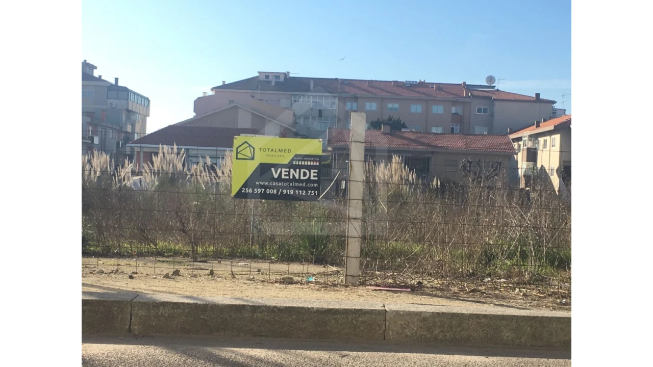 Terreno para Venda em Espinho Foto 1