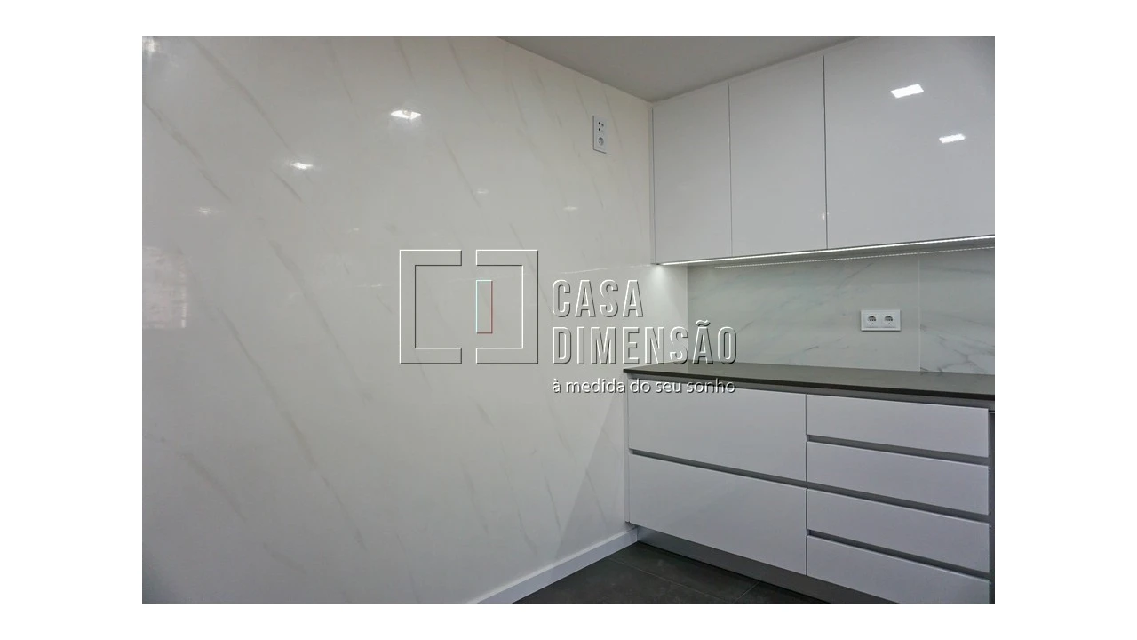 Apartamento T3 para Venda em Porto Salvo Foto 26