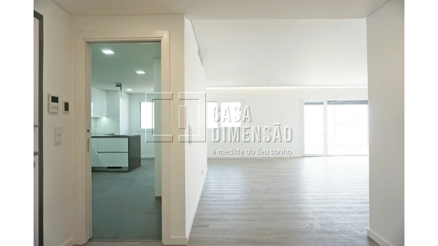 Apartamento T3 para Venda em Porto Salvo Foto 3