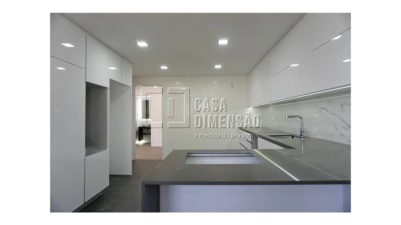 Apartamento T2 para Venda em Porto Salvo Foto 23