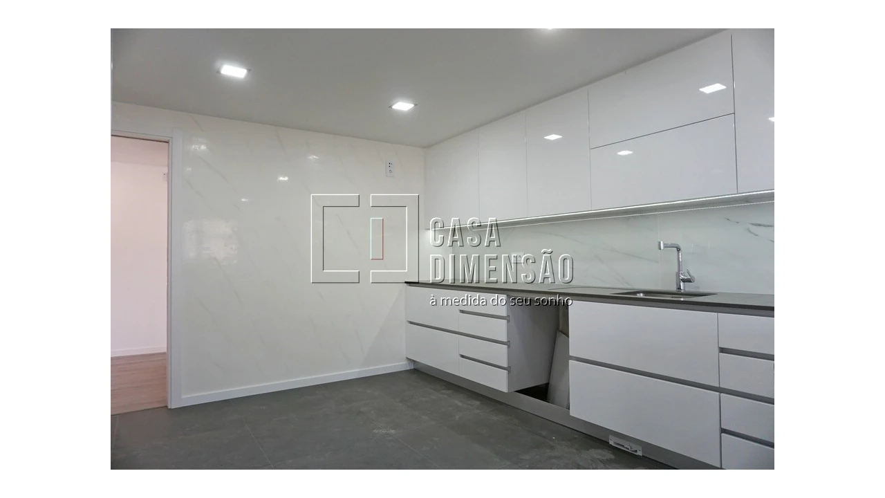 Apartamento T2 para Venda em Porto Salvo Foto 25