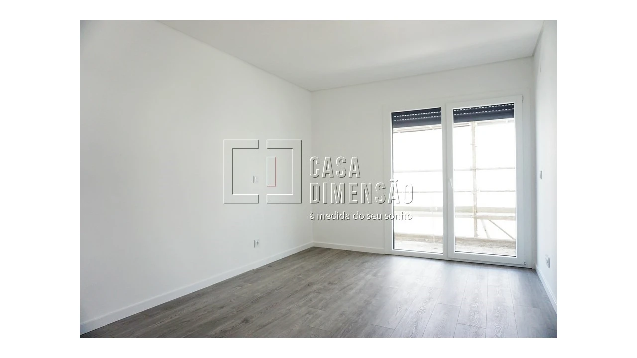 Apartamento T2 para Venda em Porto Salvo Foto 30