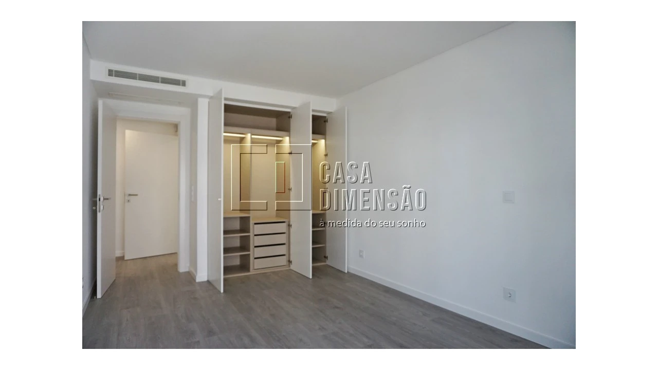 Apartamento T2 para Venda em Porto Salvo Foto 32