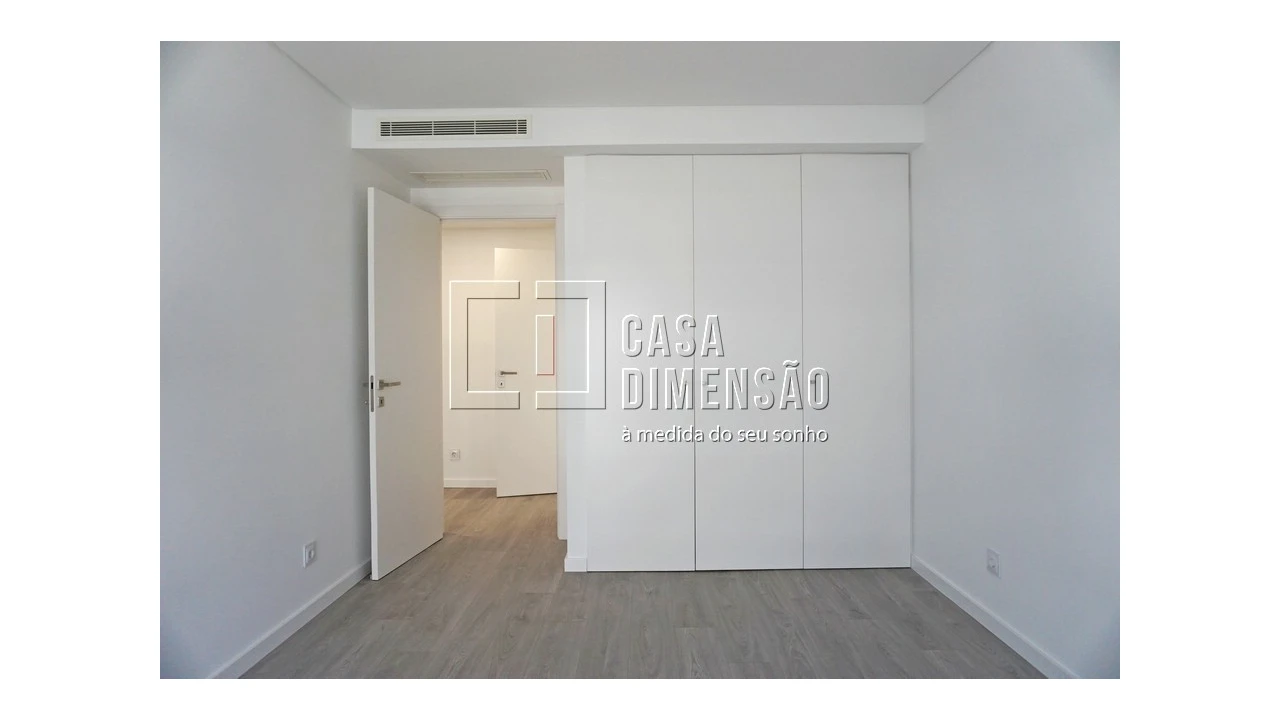 Apartamento T2 para Venda em Porto Salvo Foto 33