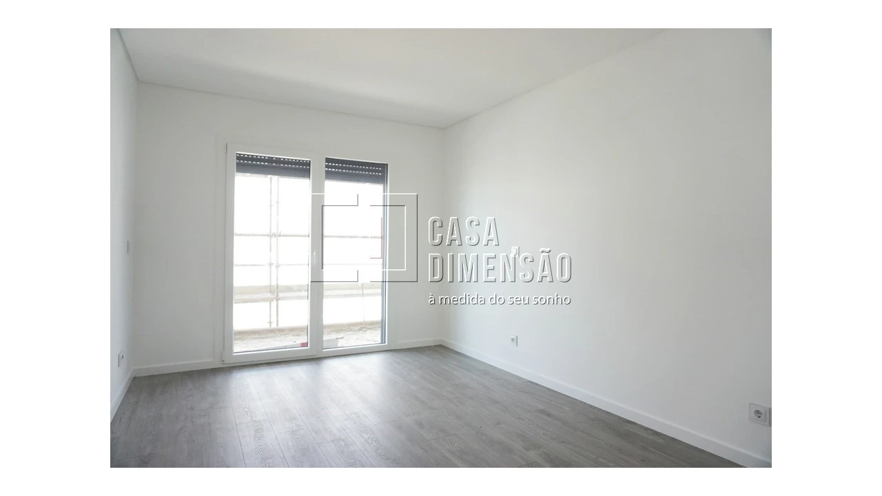 Apartamento T2 para Venda em Porto Salvo Foto 35