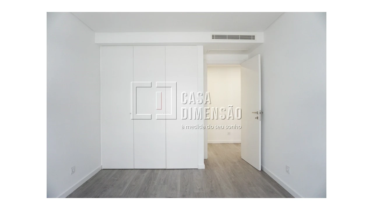 Apartamento T2 para Venda em Porto Salvo Foto 36