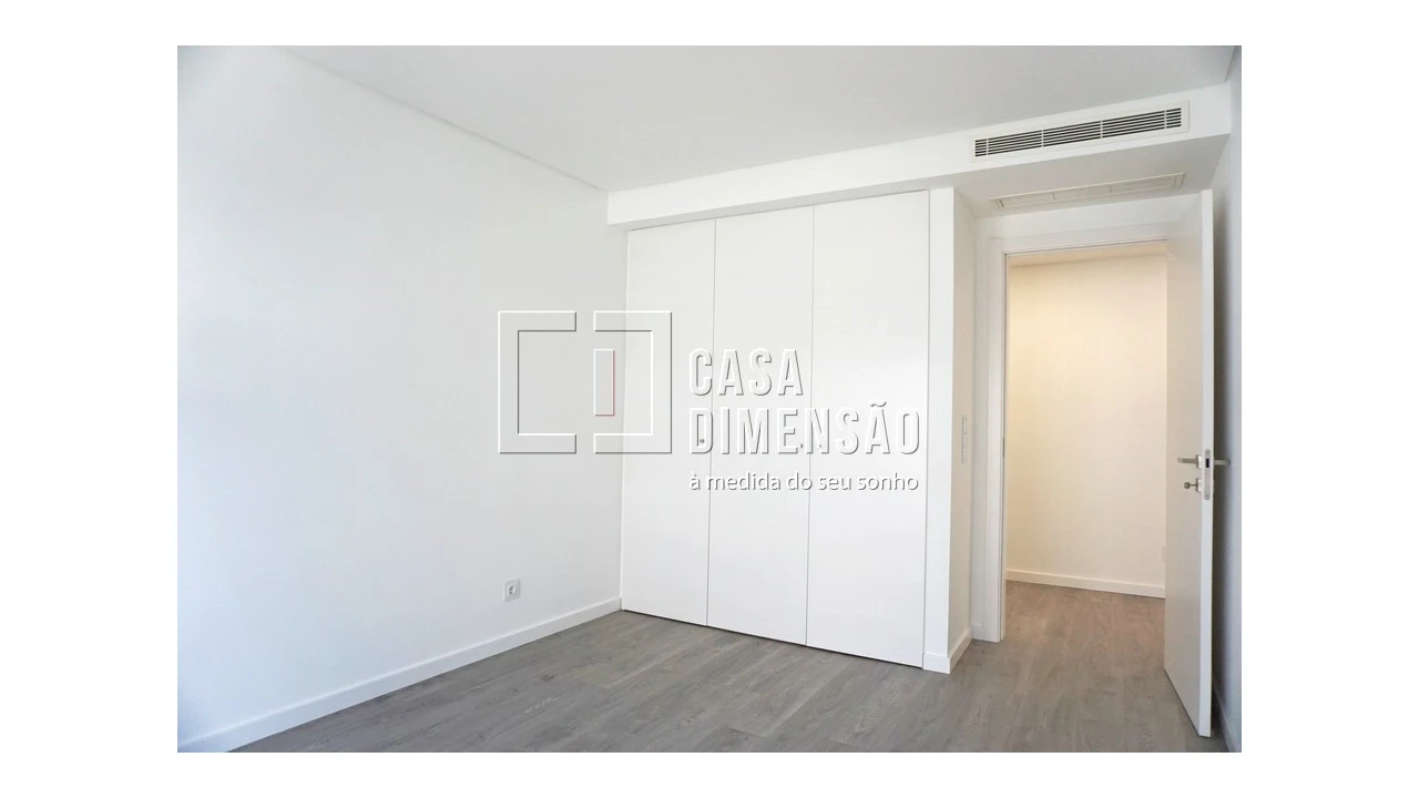 Apartamento T2 para Venda em Porto Salvo Foto 37