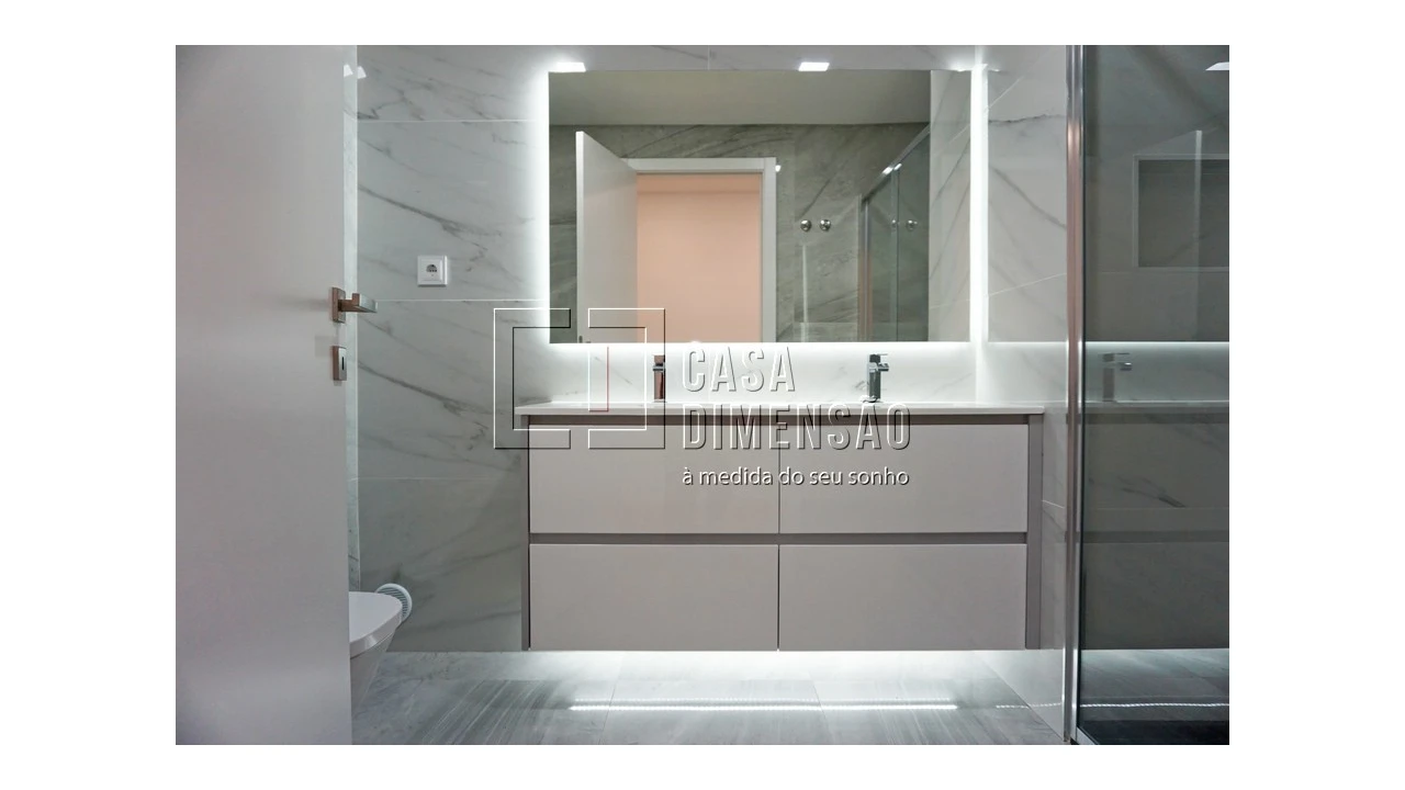 Apartamento T2 para Venda em Porto Salvo Foto 38