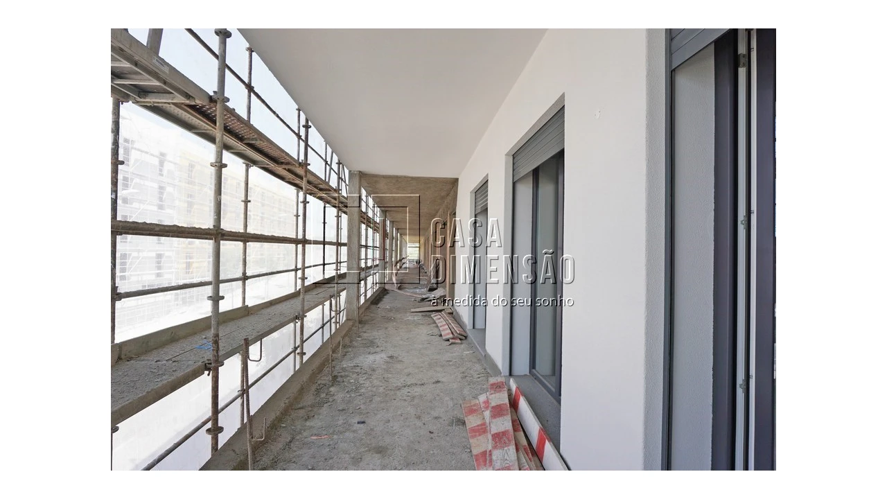 Apartamento T2 para Venda em Porto Salvo Foto 54