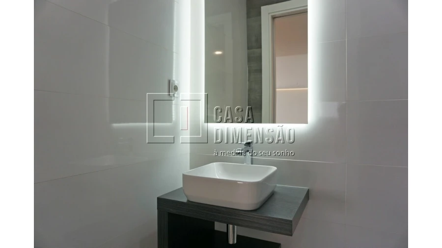 Apartamento T2 para Venda em Porto Salvo Foto 28