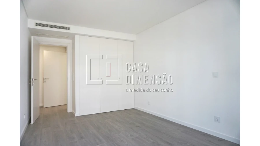Apartamento T2 para Venda em Porto Salvo Foto 31