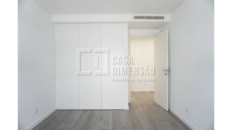 Apartamento T2 para Venda em Porto Salvo Foto 36