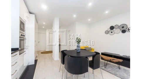 Apartamento T2 para Venda em Benfica