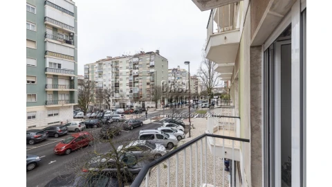 Apartamento T2 para Venda em Benfica