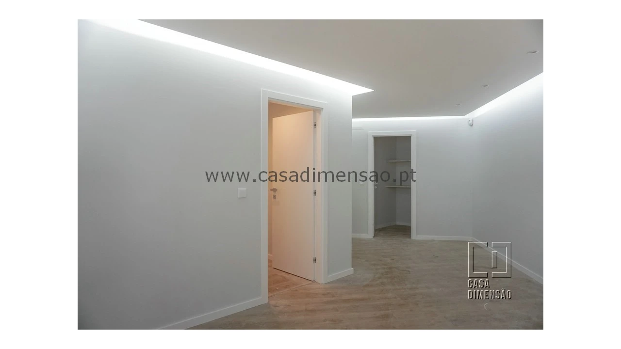 Apartamento T4 para Venda em Carnaxide e Queijas Foto 2