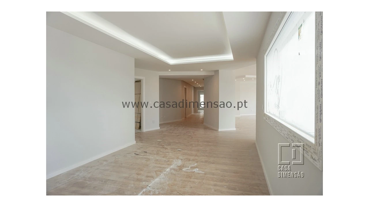 Apartamento T4 para Venda em Carnaxide e Queijas Foto 3